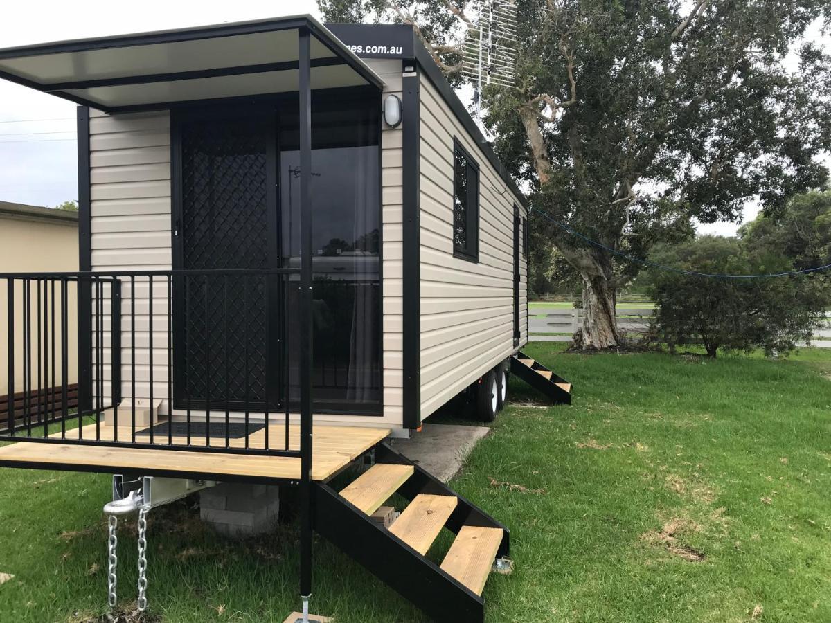 Surfrider Caravan Park Barrack Point Екстериор снимка