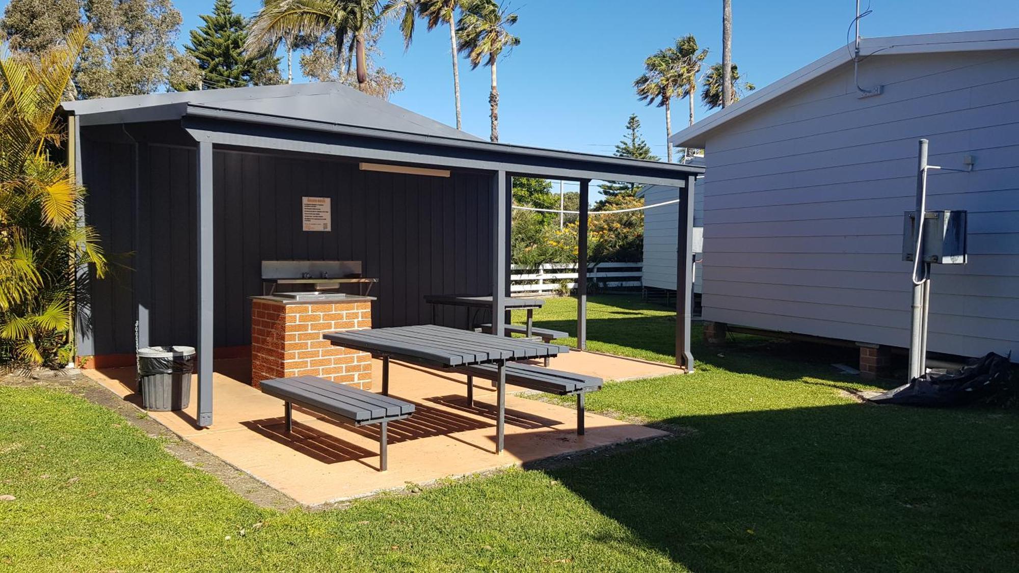Surfrider Caravan Park Barrack Point Екстериор снимка